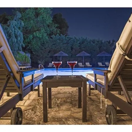 Corfu Club Maisonette 4 公寓式酒店